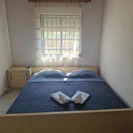 Nyaraló Entire Summer House With Patio And Garden