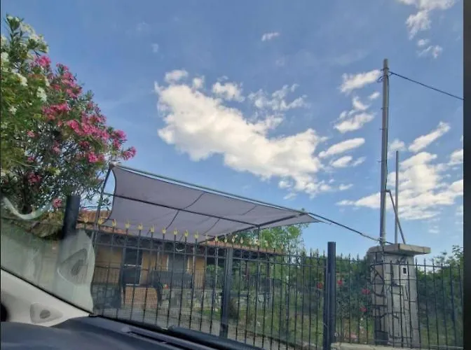 Entire Summer House With Patio And Garden Сasa de vacaciones *